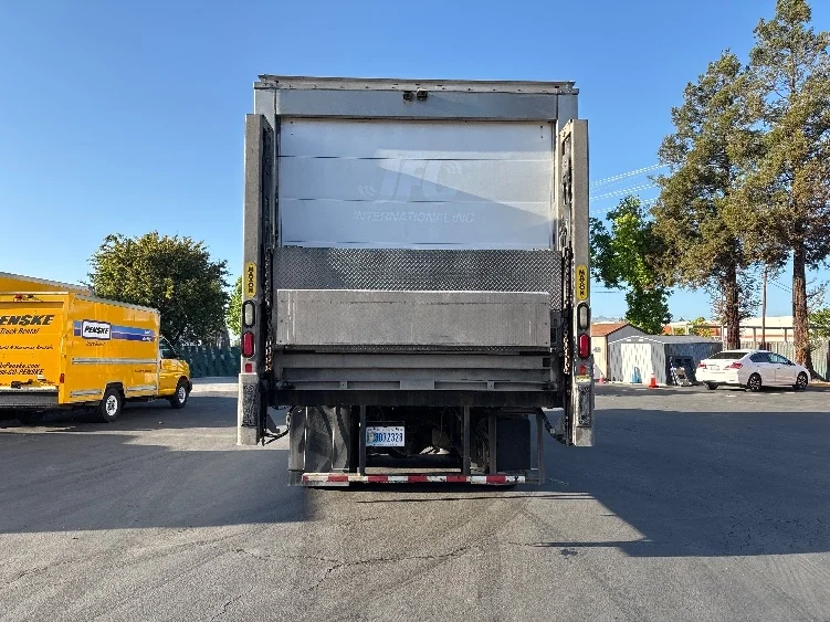 2018 Freightliner M2 106 in West Sacramento, CA — photo 7