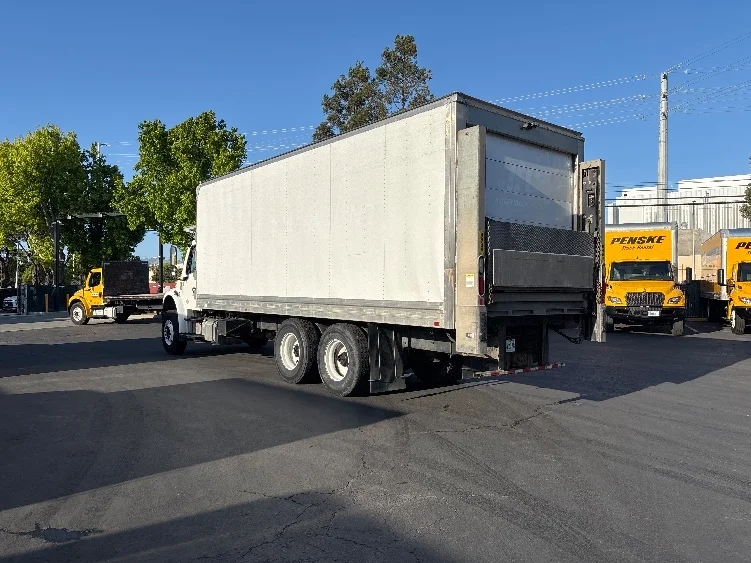 2018 Freightliner M2 106 in West Sacramento, CA — photo 6