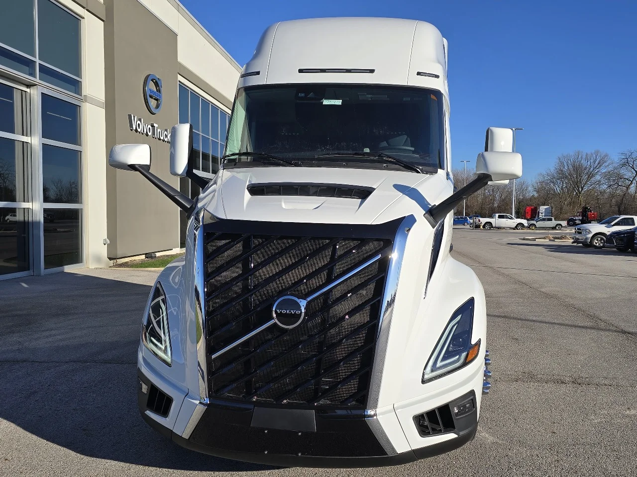 2026 Volvo VNL 660 in Toledo, OH — photo 2