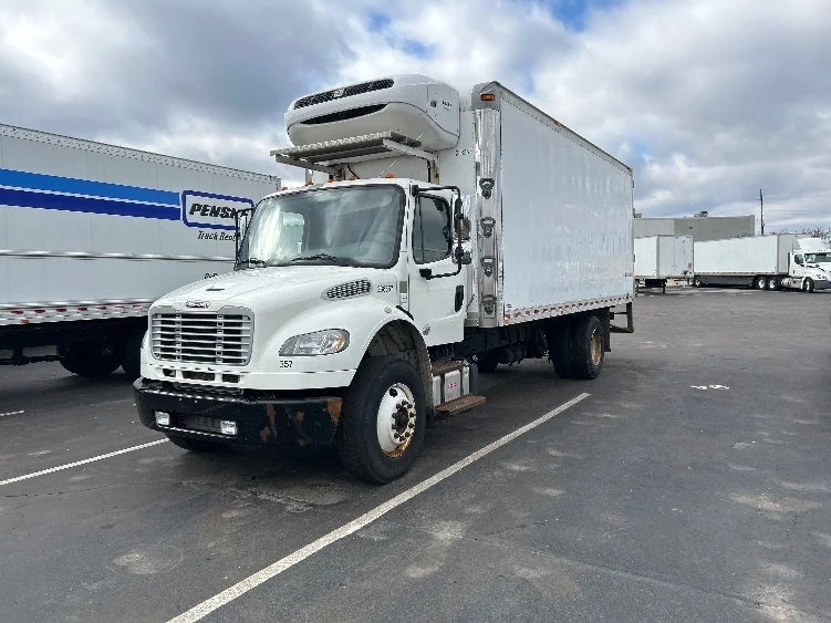 2019 Freightliner M2 106 - image 3