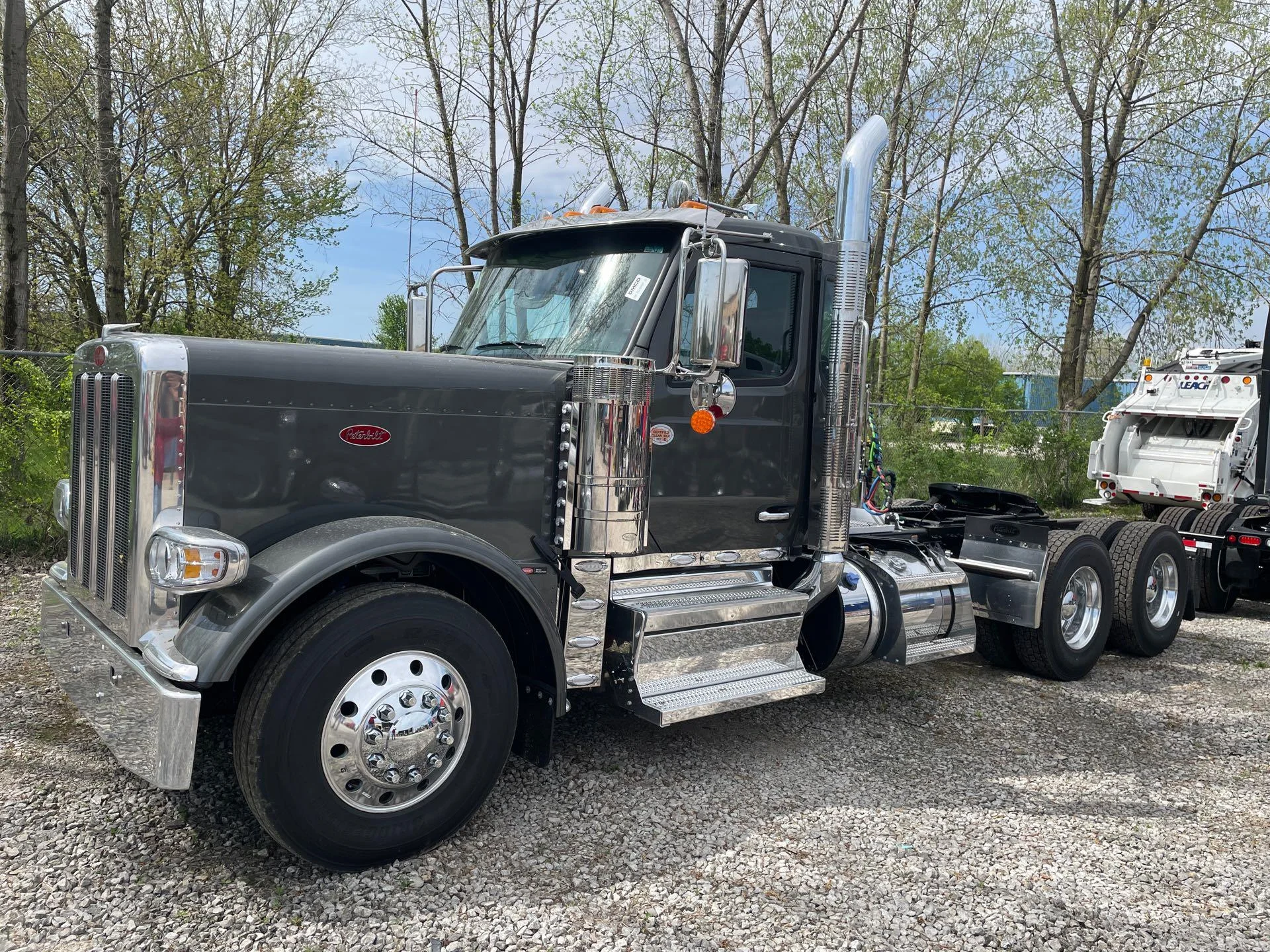 2027 Peterbilt 589 in Grove City, OH