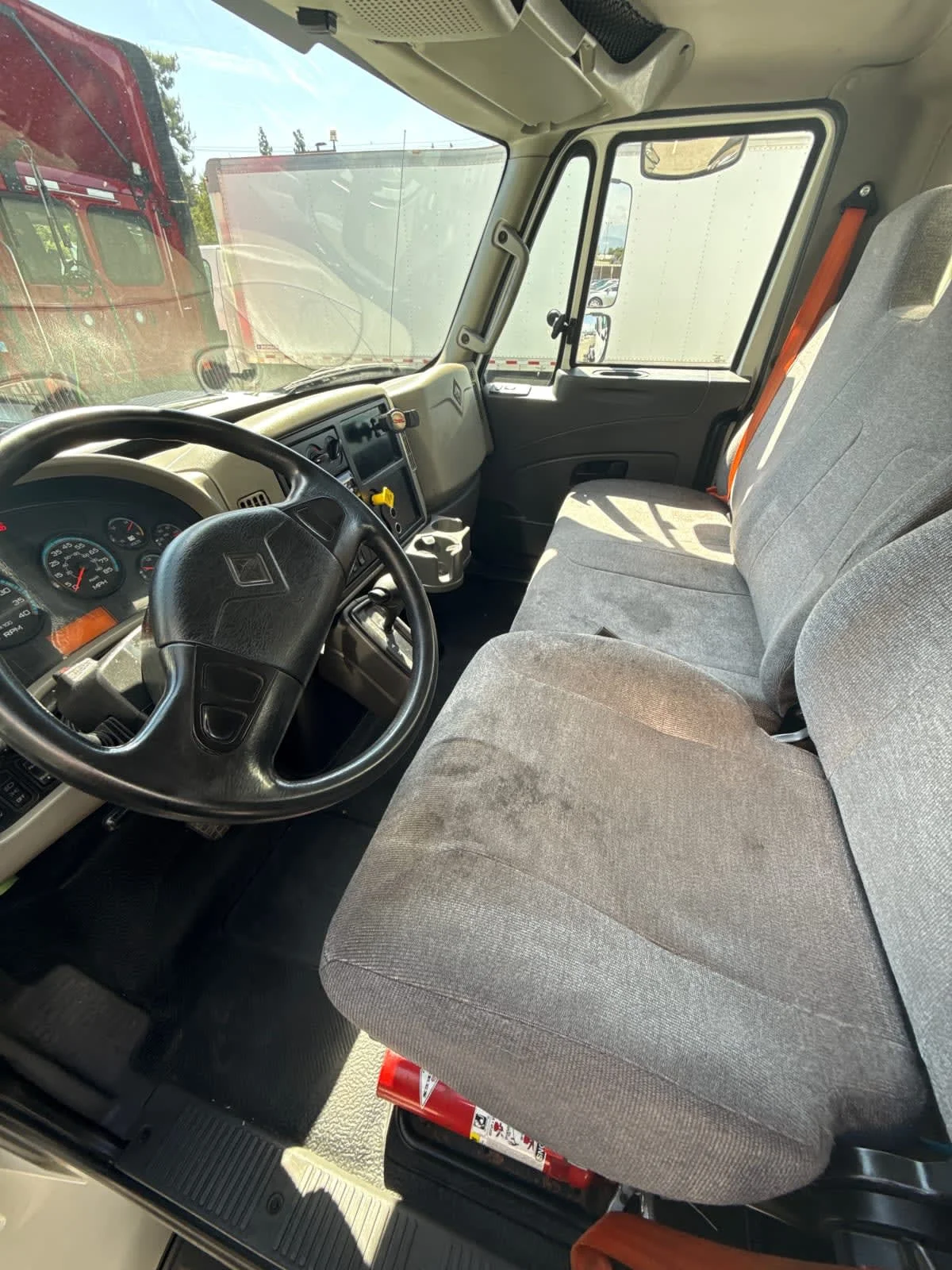 2019 International 4300 in Pomona, CA — photo 7