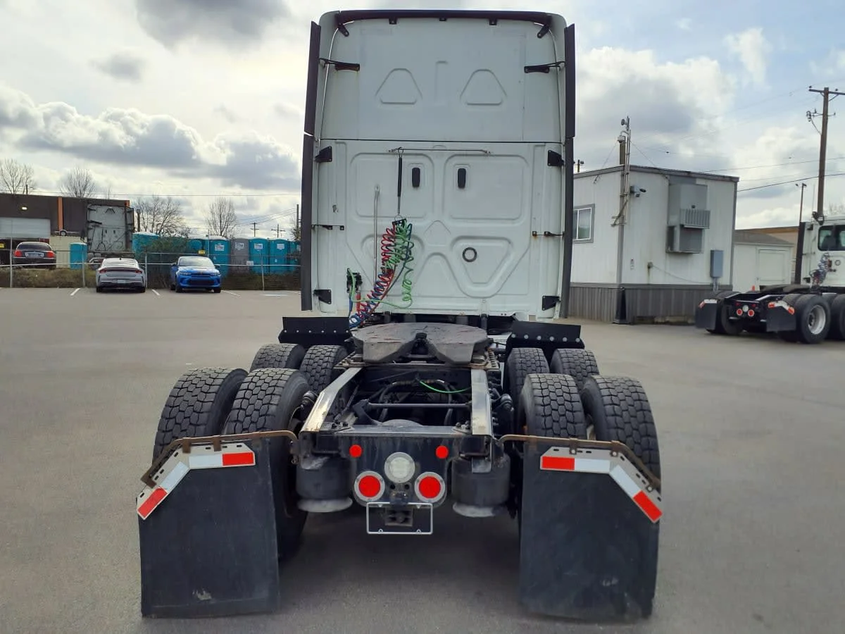 2020 Freightliner Cascadia in Tacoma, WA — photo 5