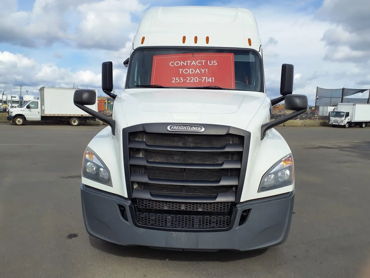 2020 Freightliner Cascadia in Tacoma, WA — photo 2