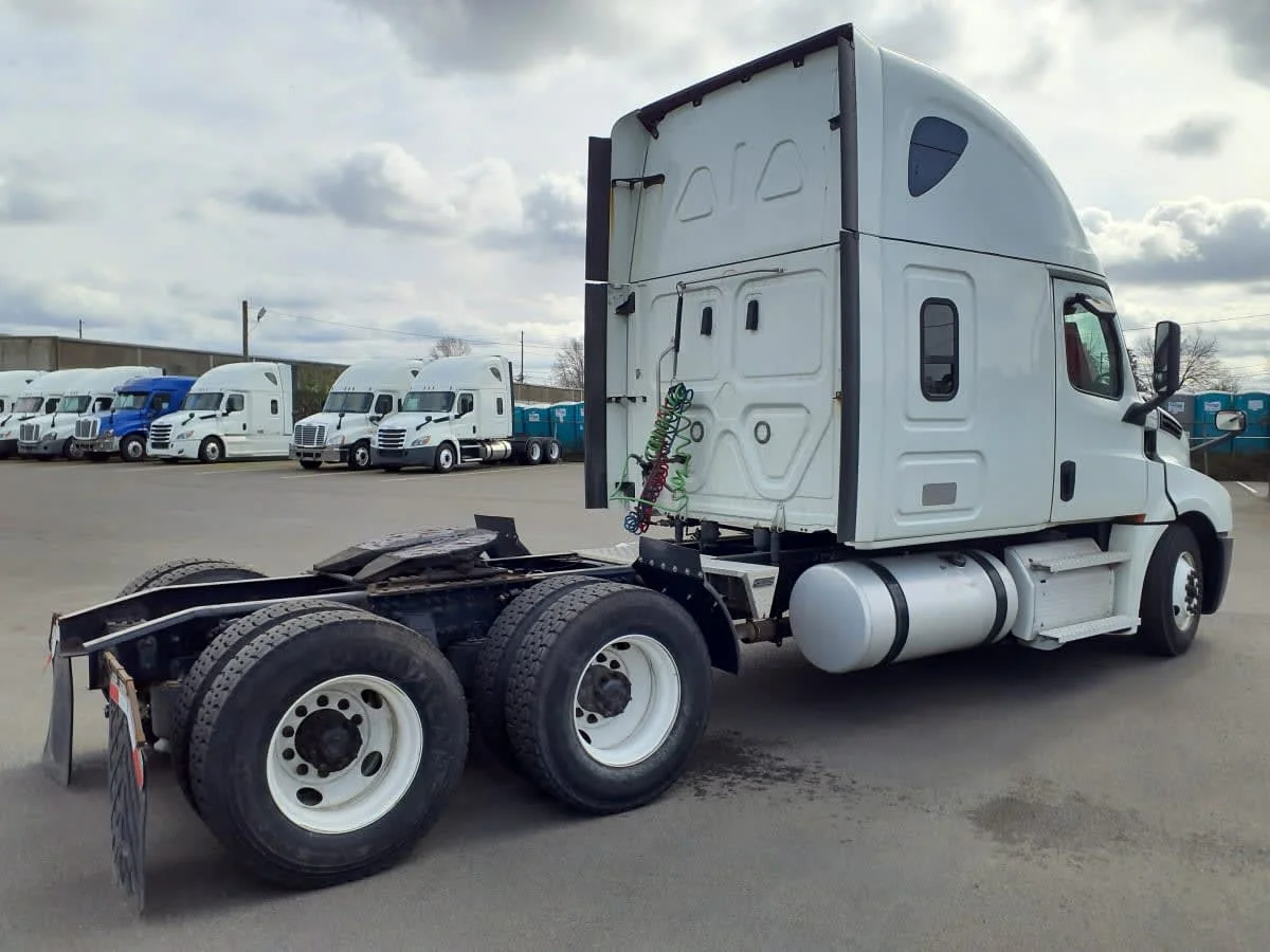 2020 Freightliner Cascadia in Tacoma, WA — photo 4