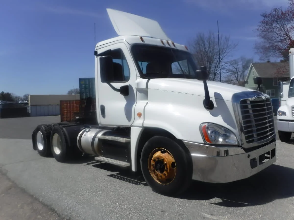 2018 Freightliner Cascadia - image 3