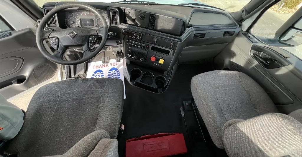 2021 International LT - image 13