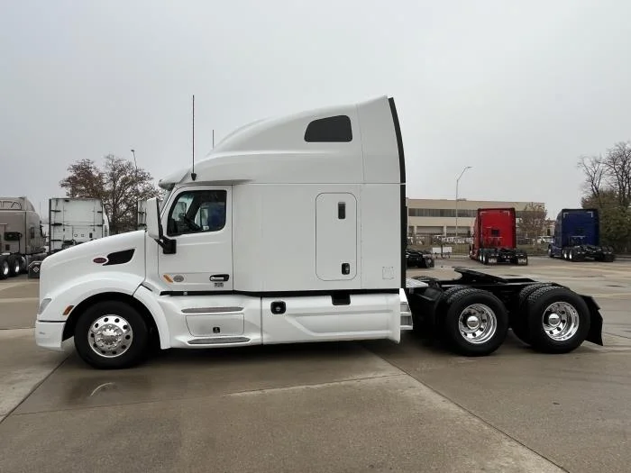 2022 Peterbilt 579 - image 3