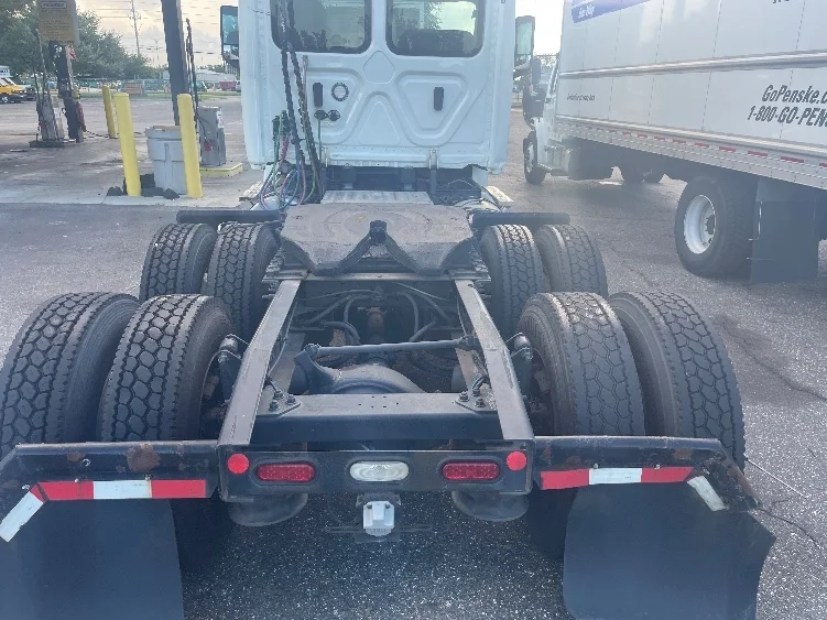 2019 Freightliner Cascadia in Jacksonville, FL — photo 6
