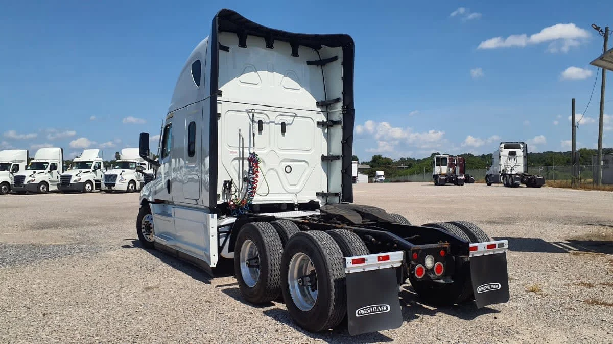 2022 Freightliner Cascadia in Birmingham, AL — photo 6