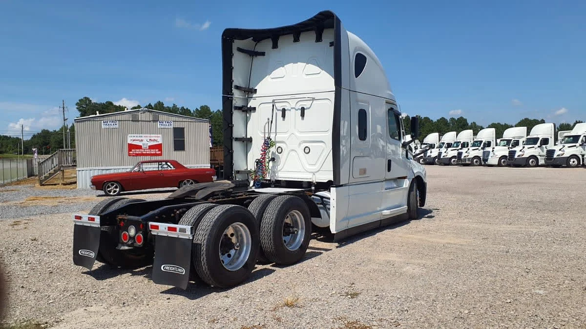 2022 Freightliner Cascadia in Birmingham, AL — photo 4