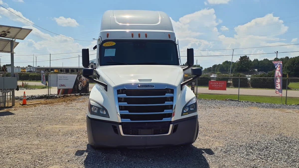 2022 Freightliner Cascadia in Birmingham, AL — photo 2