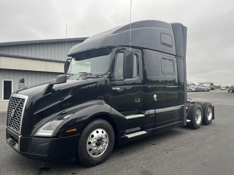 2023 Volvo VNL 860 in Sauk Rapids