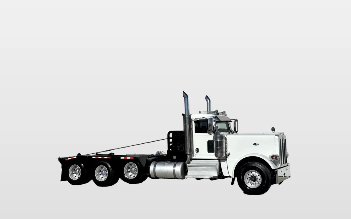2019 Peterbilt 389 - image 1