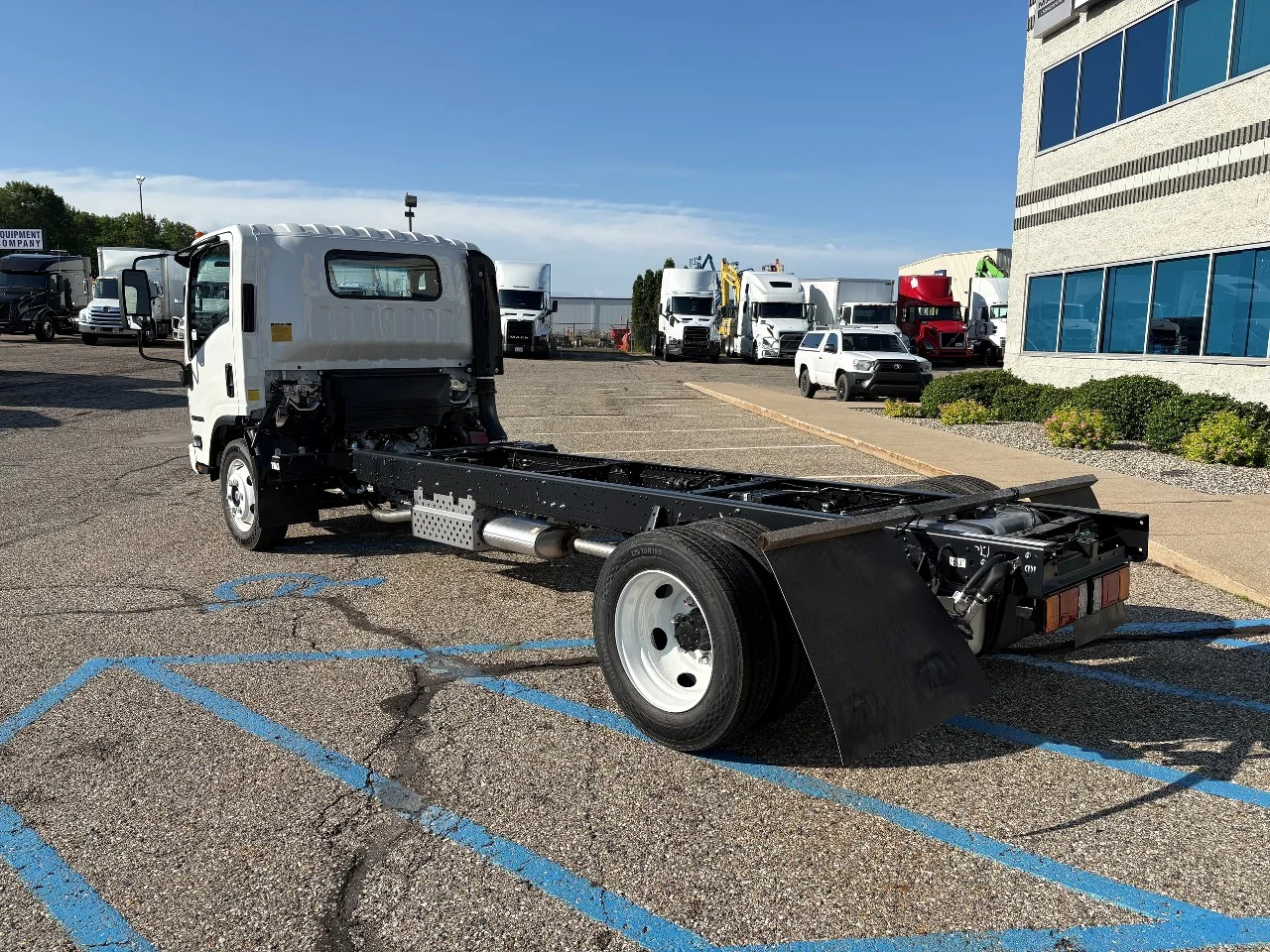 2026 Isuzu NRR in Byron Center, MI — photo 4