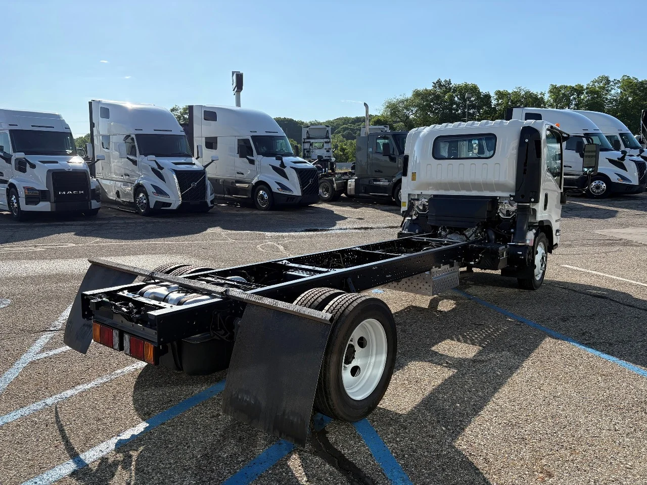 2026 Isuzu NRR in Byron Center, MI — photo 3