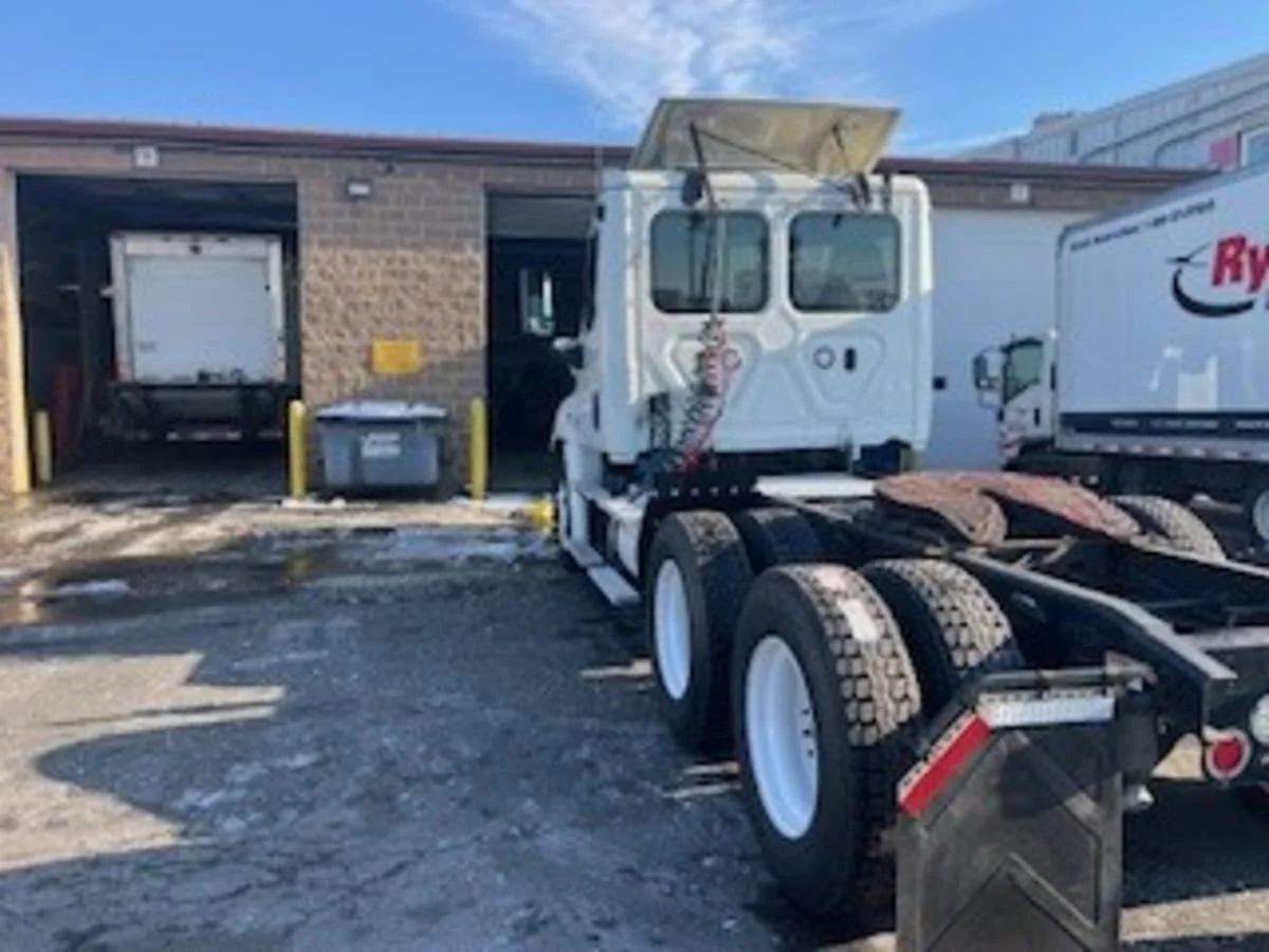 2018 Freightliner Cascadia in Newark, NJ — photo 4