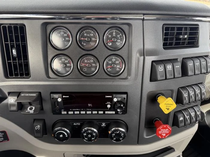 2027 Peterbilt 567 - image 10