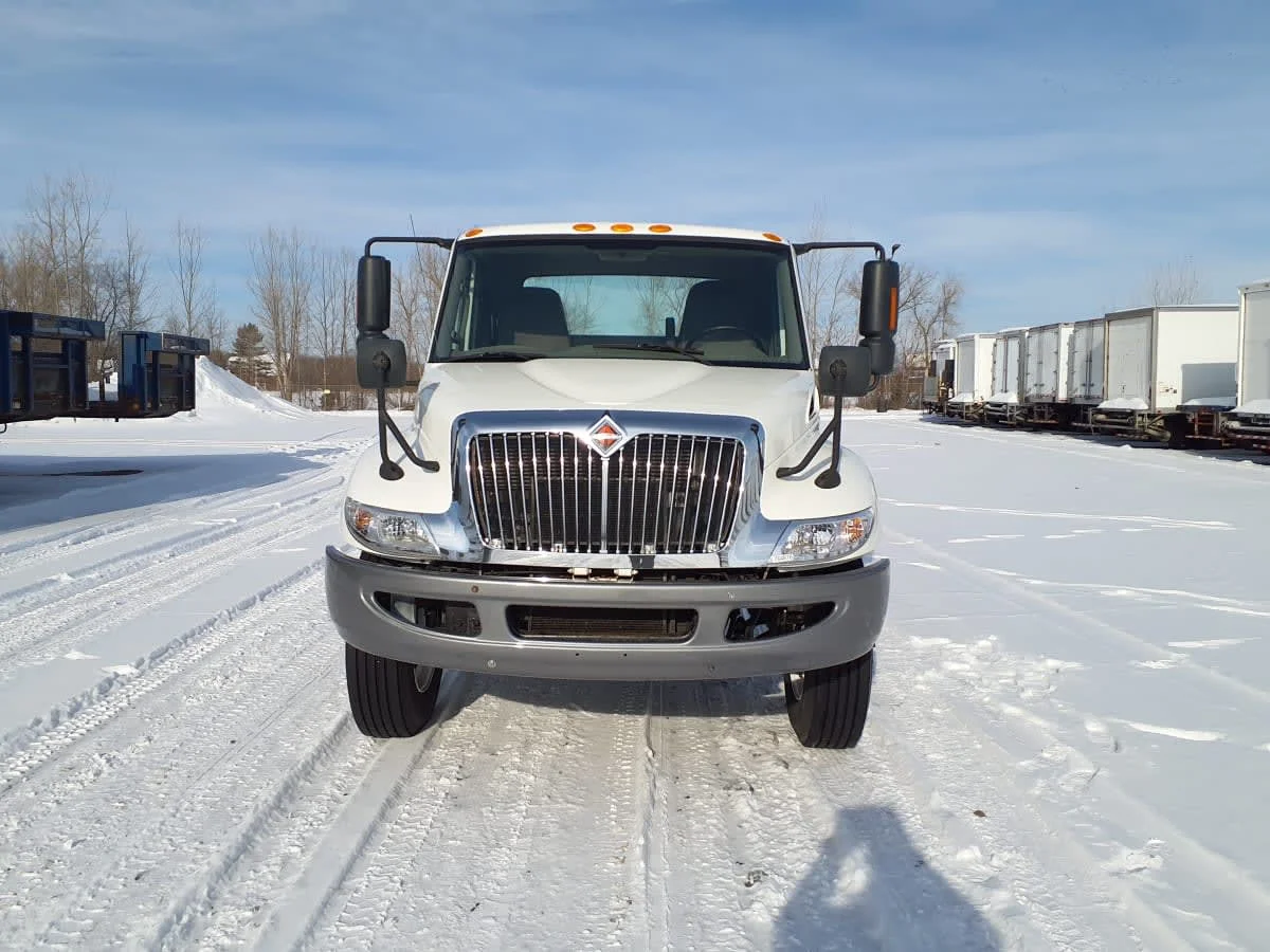 2018 International 4300 - image 2