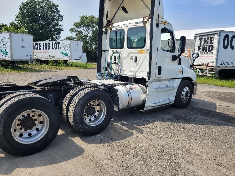 2019 Freightliner Cascadia in Fitchburg, MA — photo 7