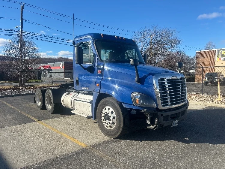 2019 Freightliner Cascadia in West Babylon, NY
