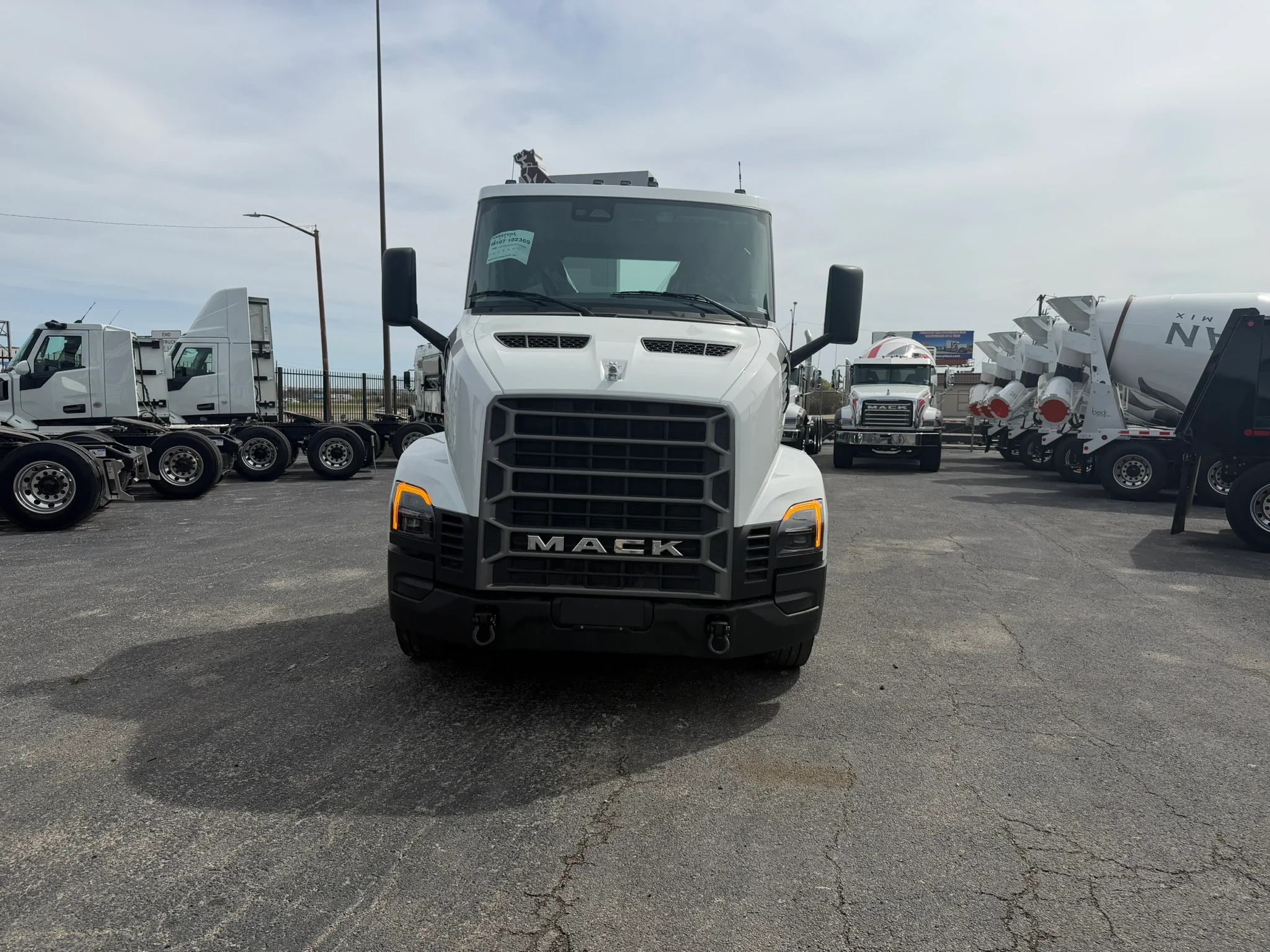 2027 Mack Anthem in Fort Worth, TX — photo 2