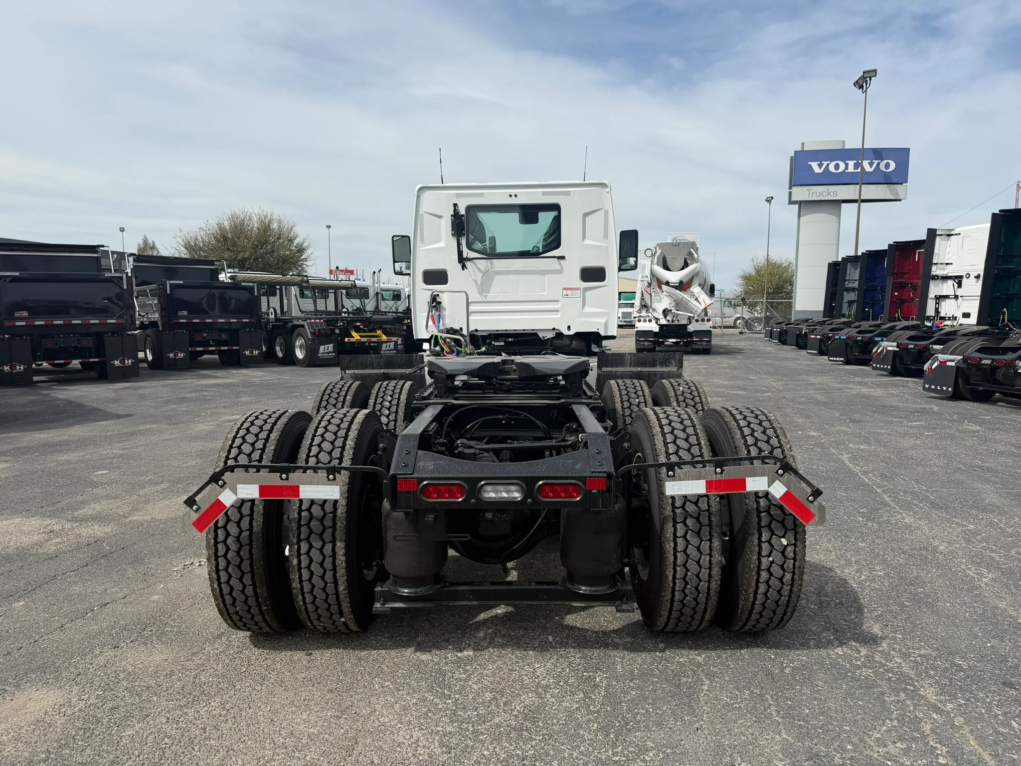 2027 Mack Anthem in Fort Worth, TX — photo 5