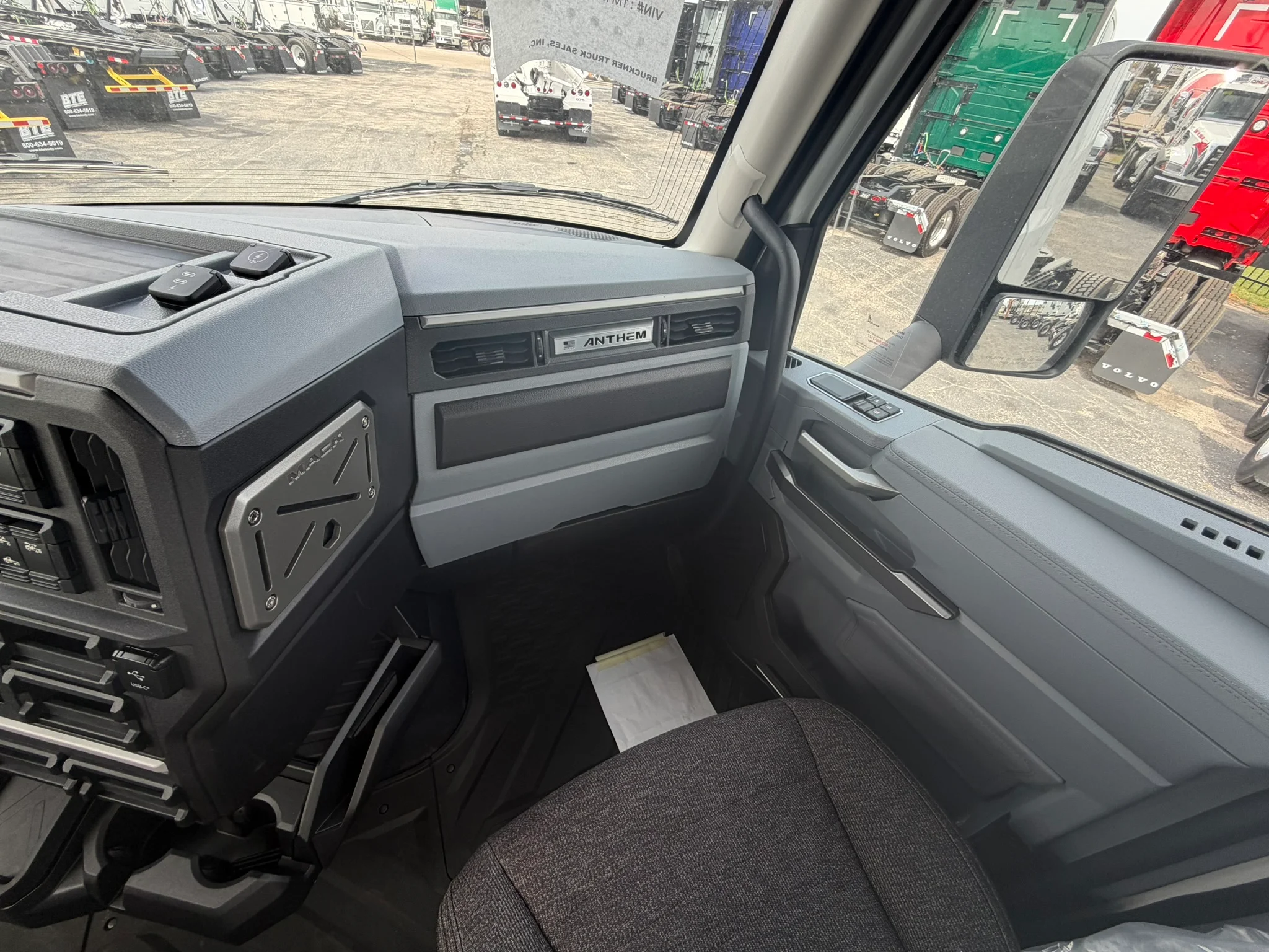 2027 Mack Anthem in Fort Worth, TX — photo 15