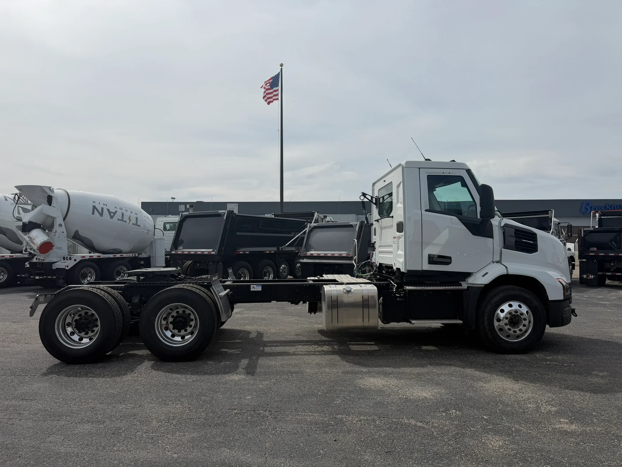 2027 Mack Anthem in Fort Worth, TX — photo 4