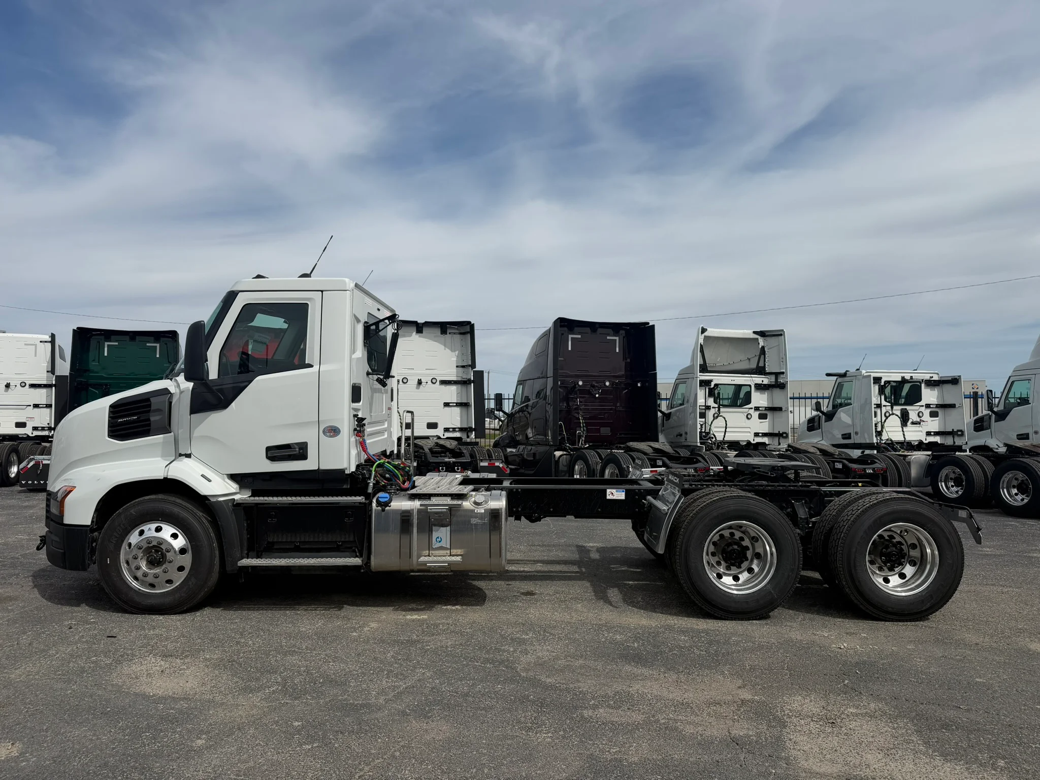 2027 Mack Anthem in Fort Worth, TX — photo 6