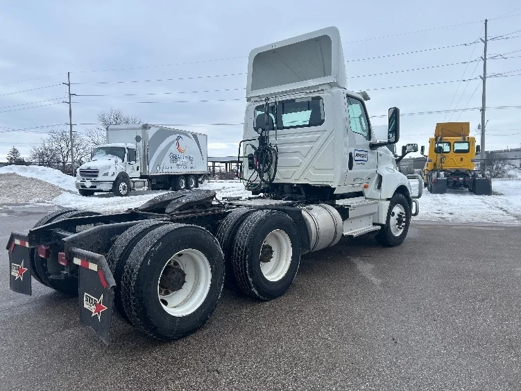 2023 International LT - image 7