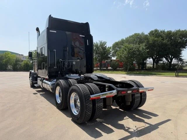 2022 Peterbilt 389 — photo 6