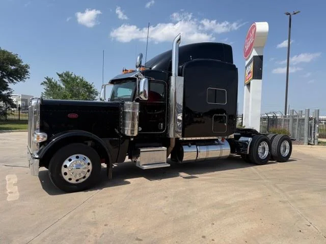 2022 Peterbilt 389 — photo 3
