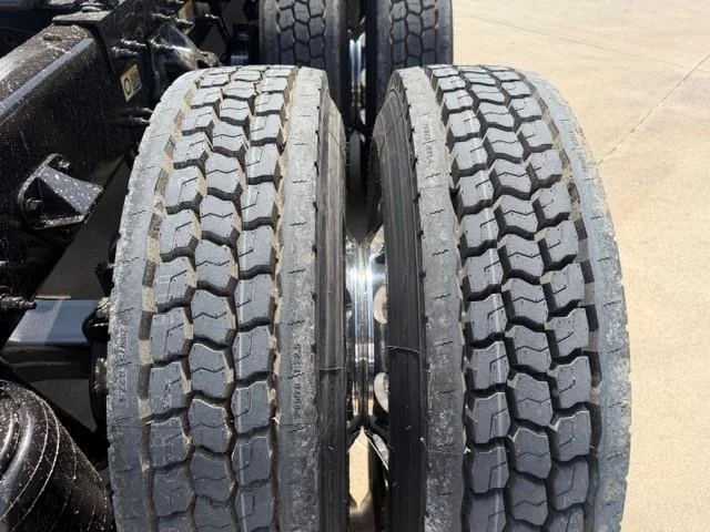 2022 Peterbilt 389 — photo 19