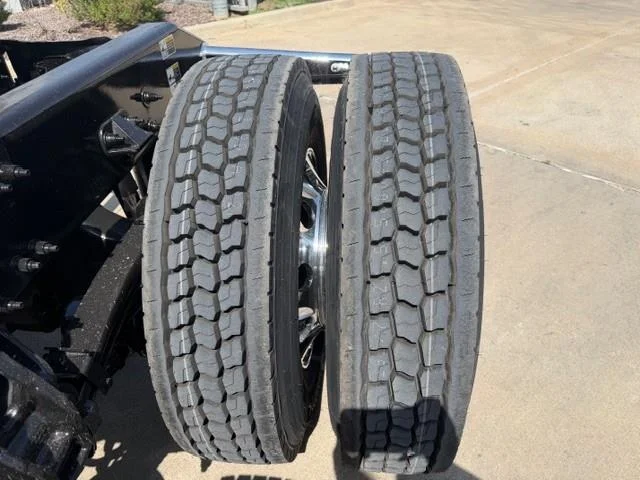 2022 Peterbilt 389 — photo 18