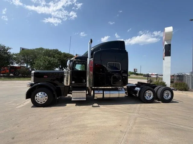 2022 Peterbilt 389 — photo 4