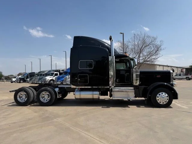 2022 Peterbilt 389 — photo 10