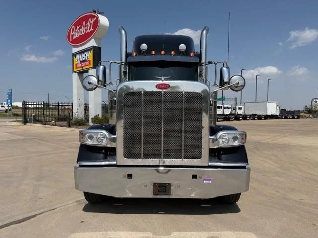 2022 Peterbilt 389 — photo 12