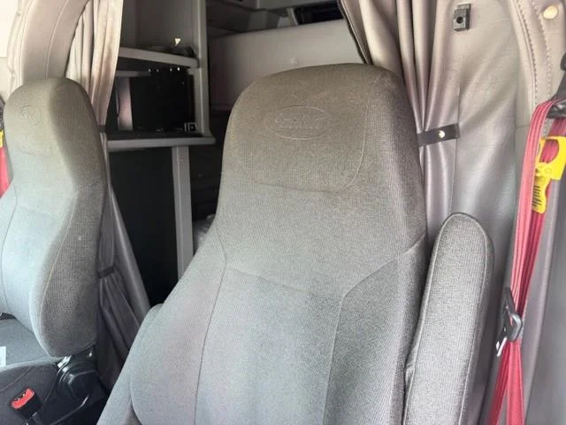 2022 Peterbilt 389 — photo 24