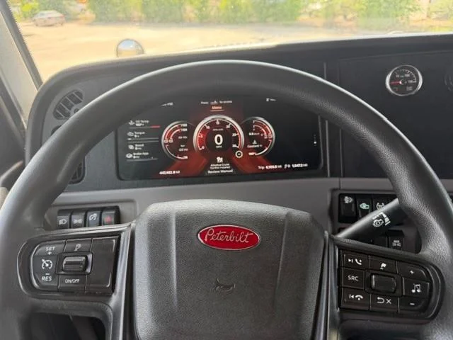 2022 Peterbilt 389 — photo 28