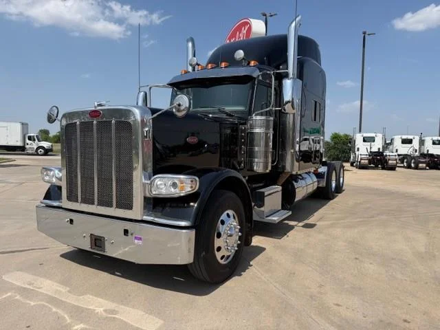 2022 Peterbilt 389 — photo 2