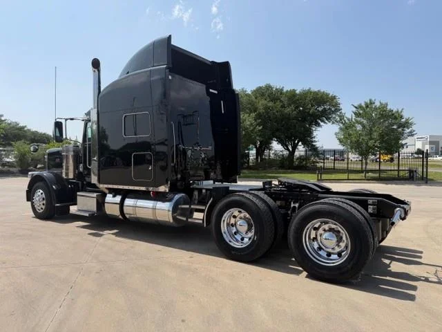 2022 Peterbilt 389 — photo 5