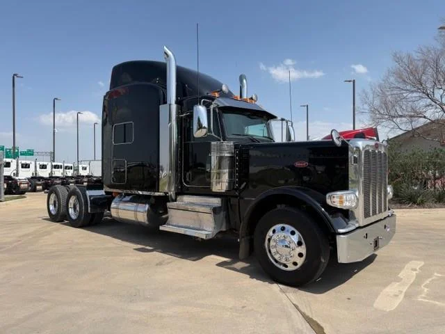 2022 Peterbilt 389 — photo 11