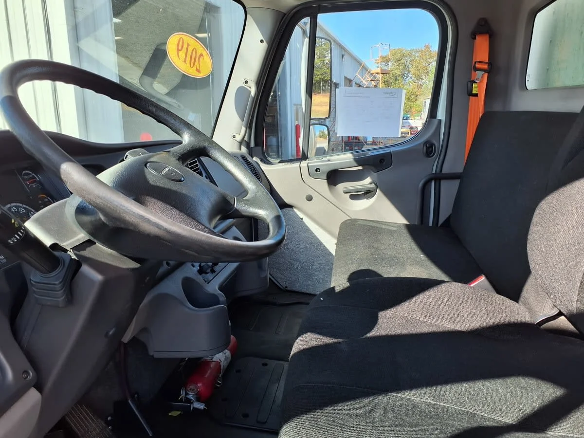 2019 Freightliner M2 106 - image 7