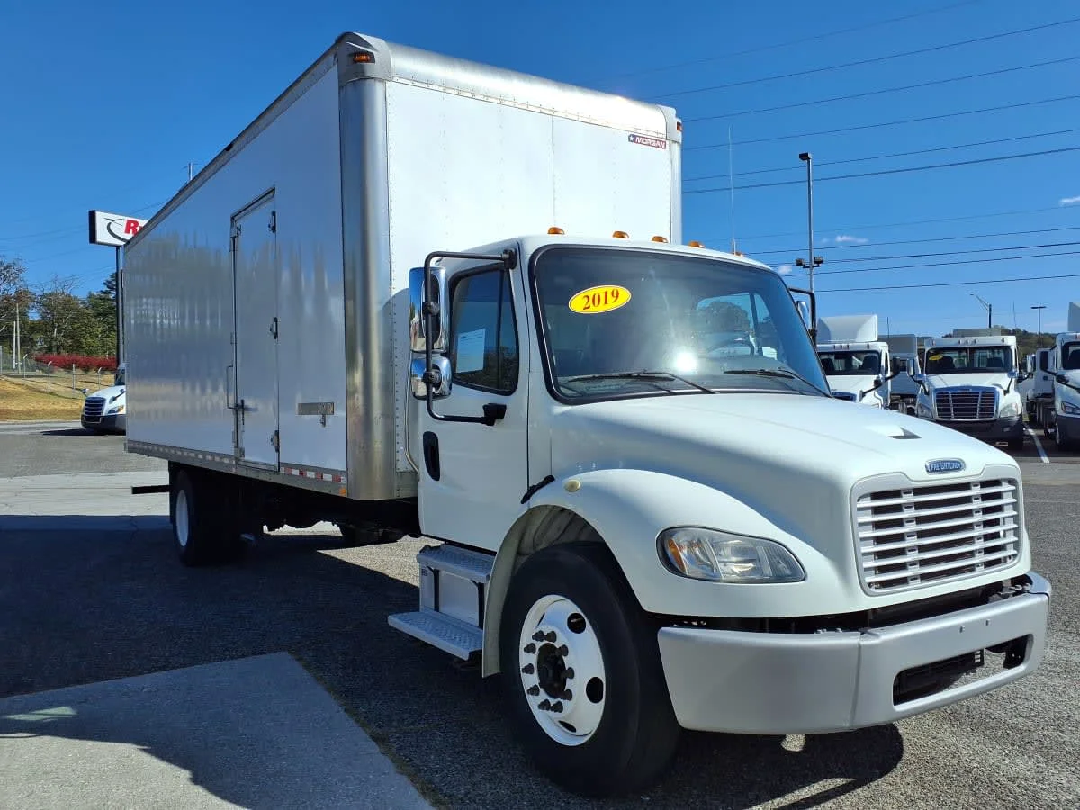 2019 Freightliner M2 106 - image 3