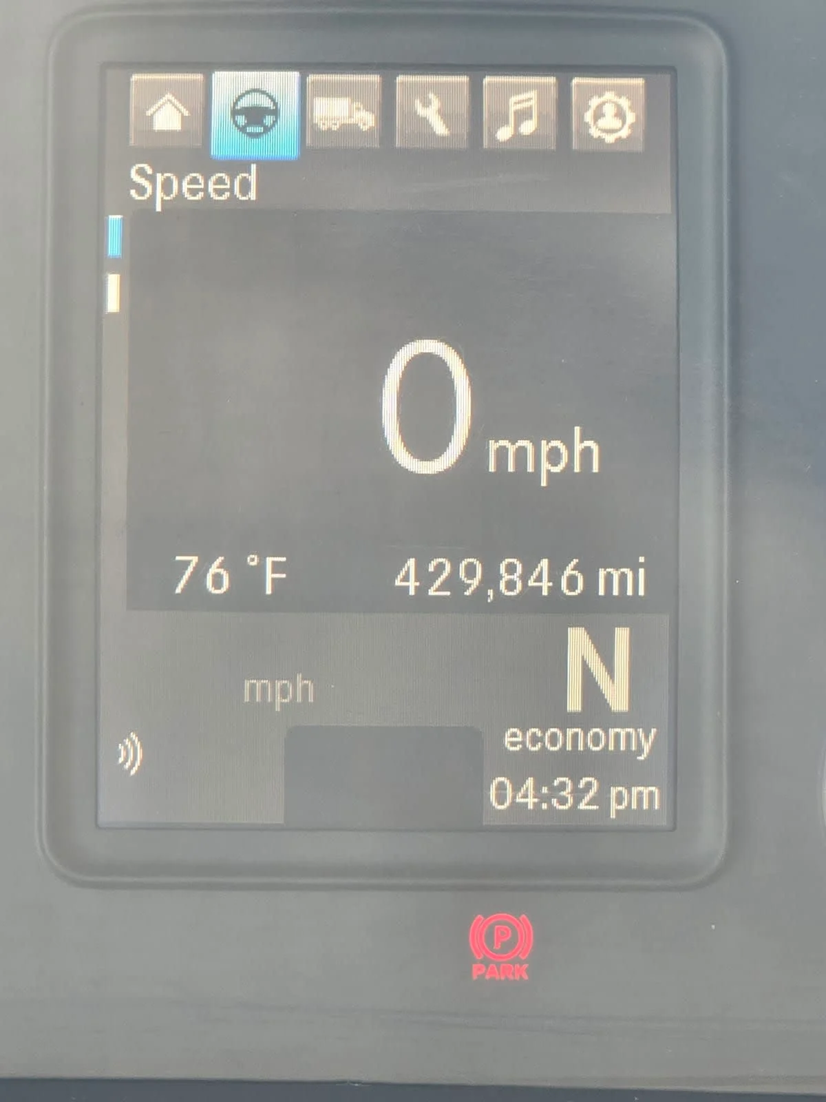 2019 Freightliner Cascadia - image 9