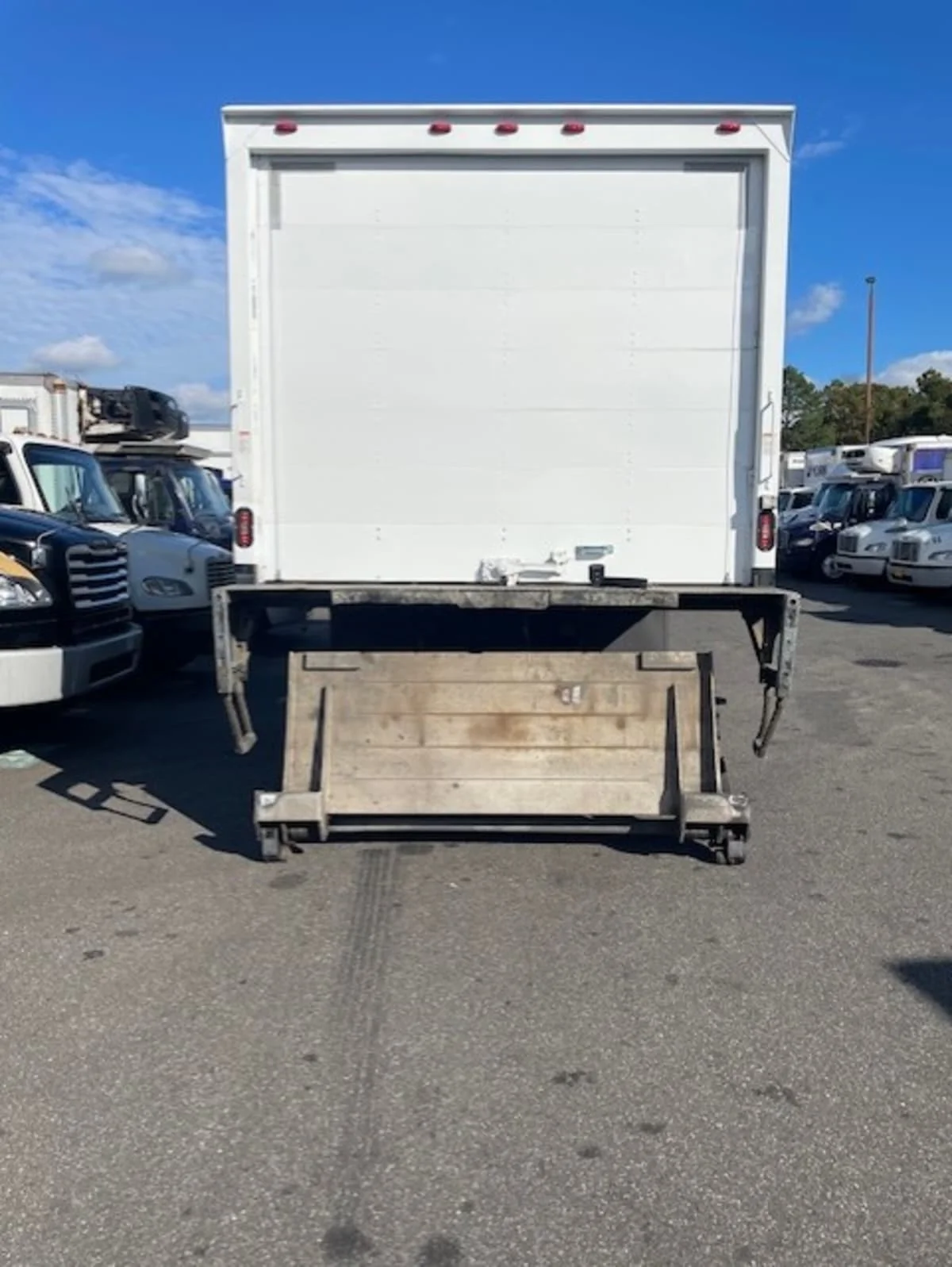 2017 Freightliner M2 106 - image 11