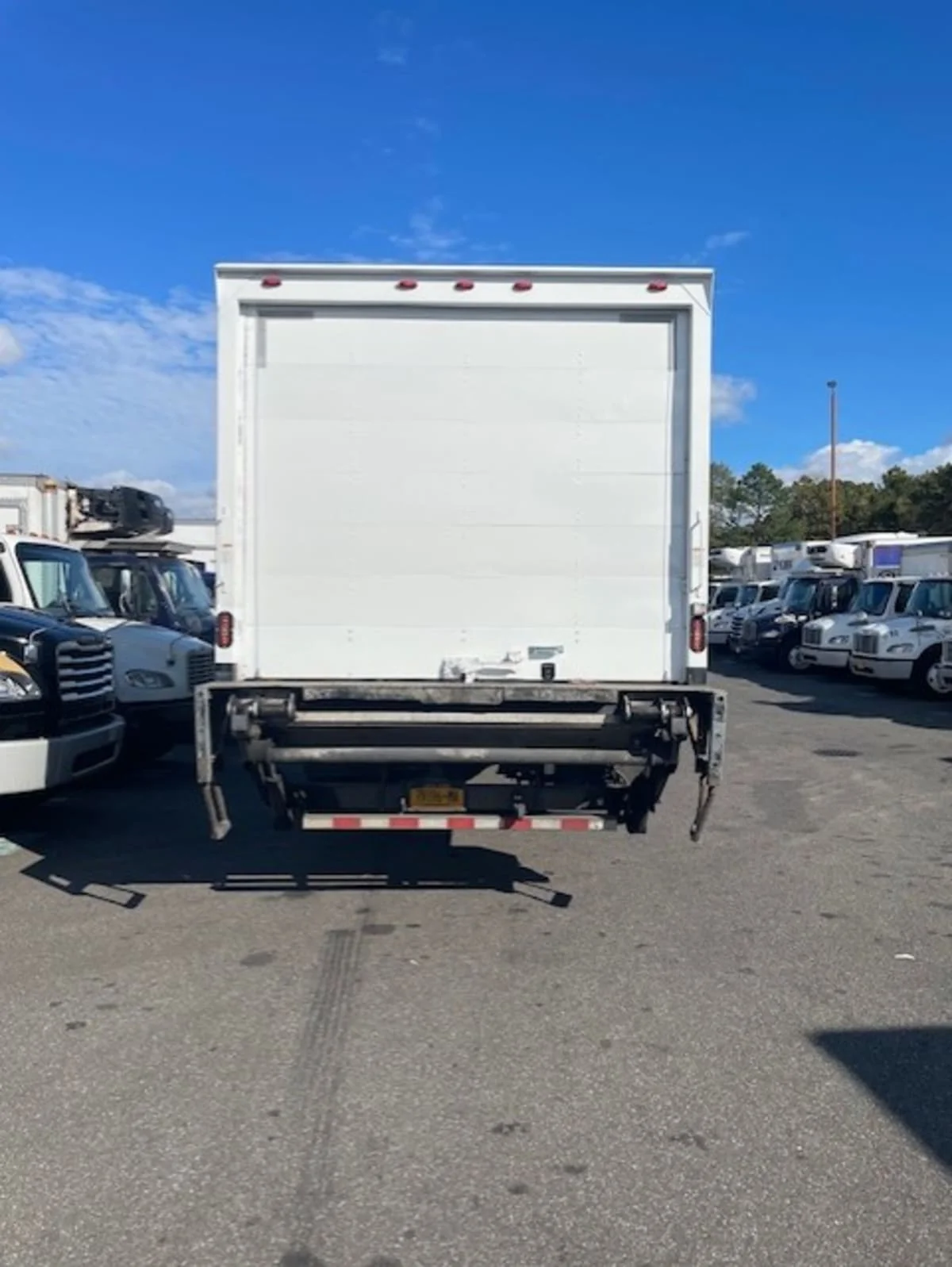 2017 Freightliner M2 106 - image 5