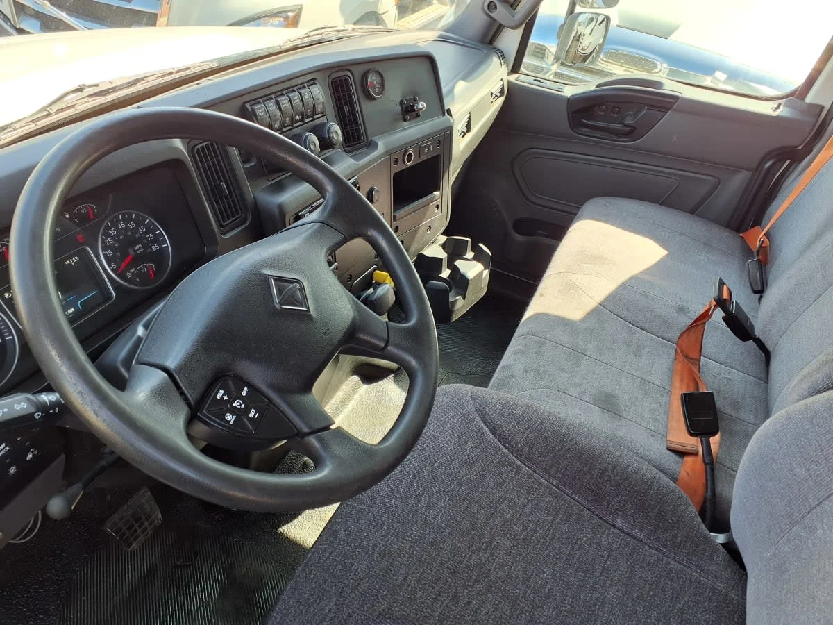 2019 International MV - image 7