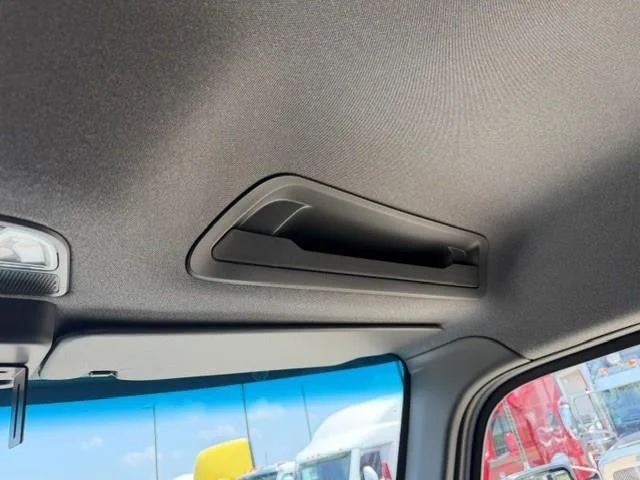 2027 Peterbilt 548 — photo 37